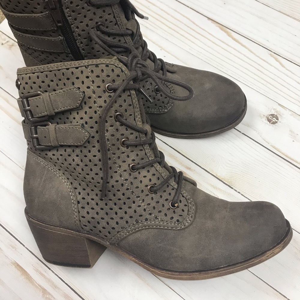 Roxy Lace up/zip Bootie size 7